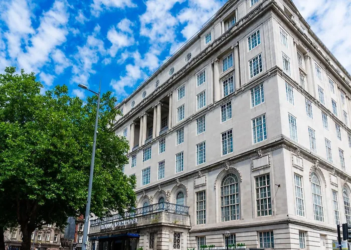 Adelphi Hotel